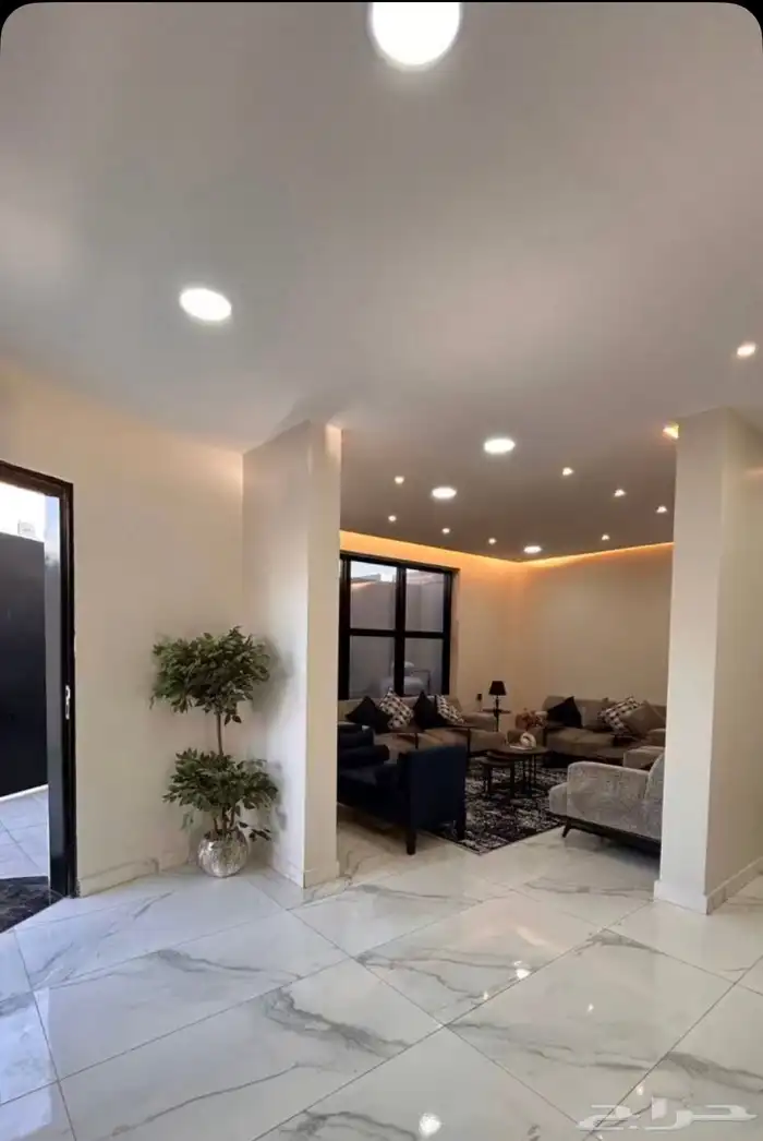 فيلا للبيع على 3 شوارع 36