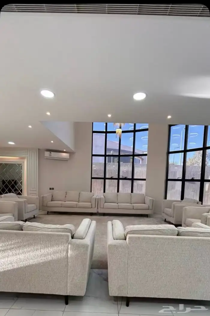 فيلا للبيع على 3 شوارع 14