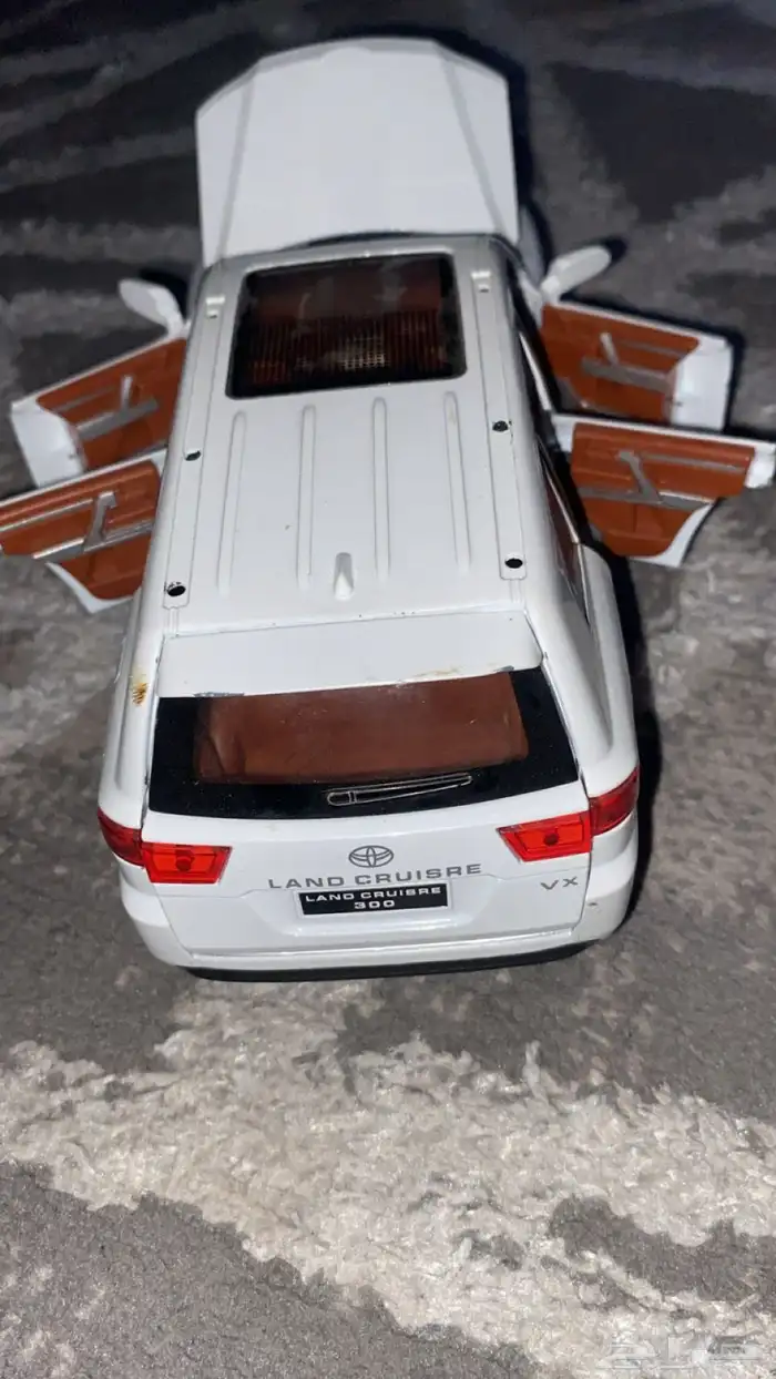 مجسم لاند كروزر للبيع 0