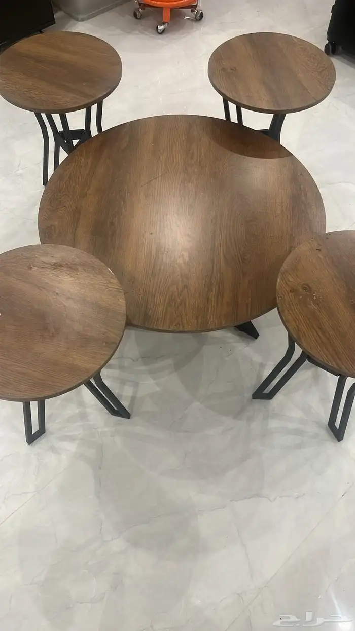 طاولة ضيافة مع اربعة خدمة 0