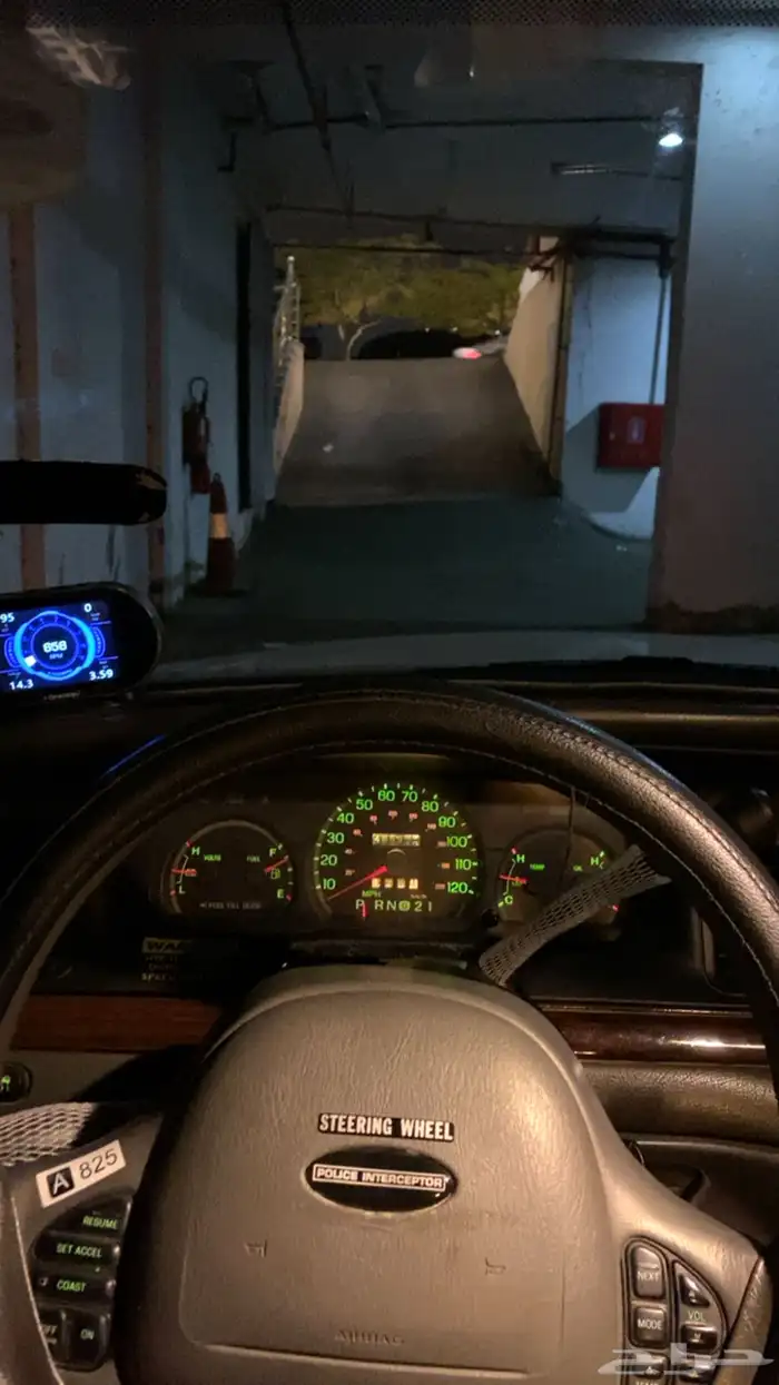 فورد فكتوريا 2004 امريكي 15