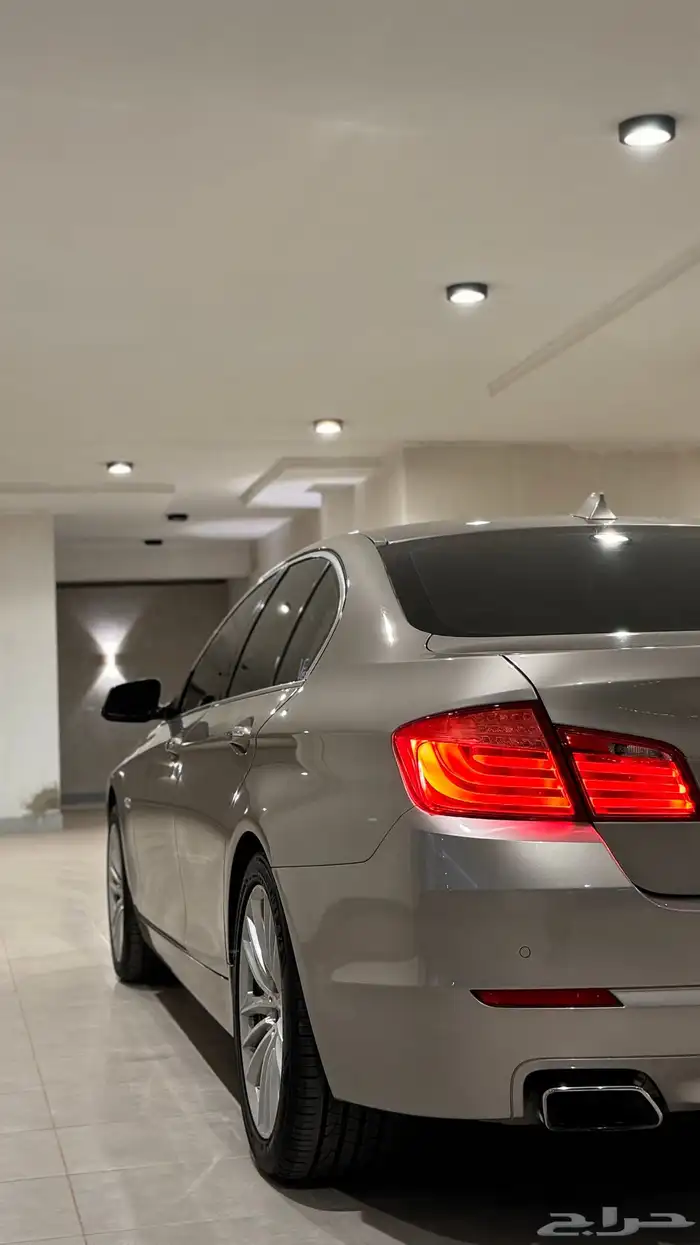 للبيع بي ام دبليو 550i الفئة الخامسة 13