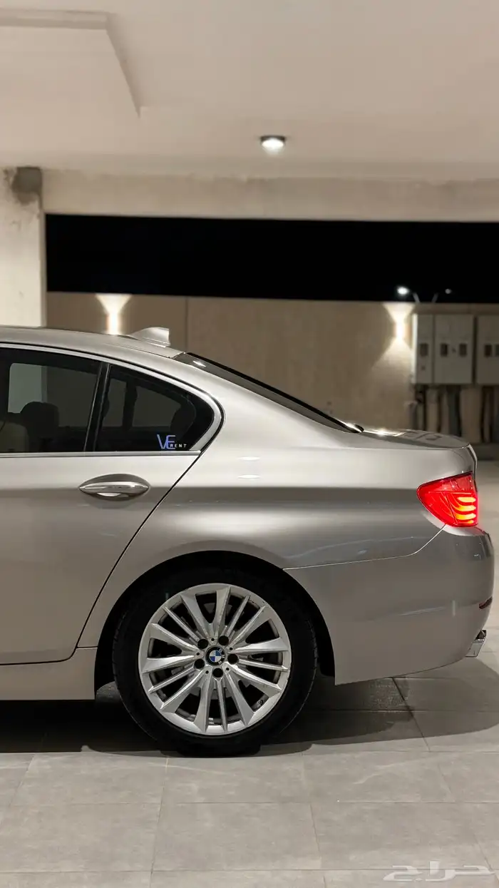 للبيع بي ام دبليو 550i الفئة الخامسة 12