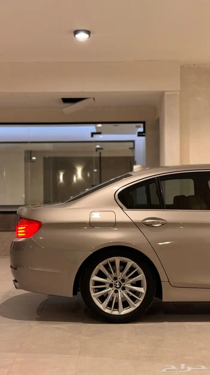 للبيع بي ام دبليو 550i الفئة الخامسة 5