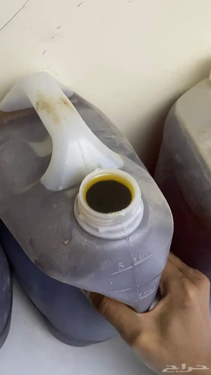 عسل بغيه يوجد فيه سكر أربع على سوم لي يوقف ببيع 1