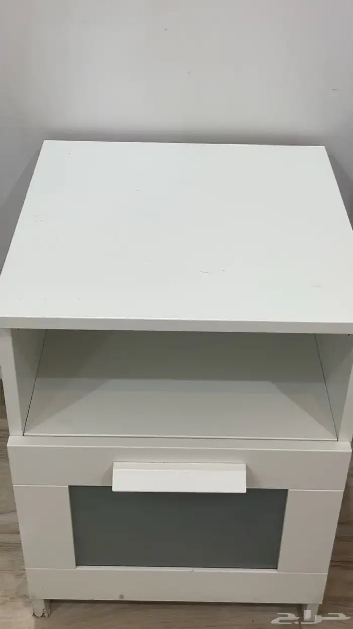 طاولة سرير 1
