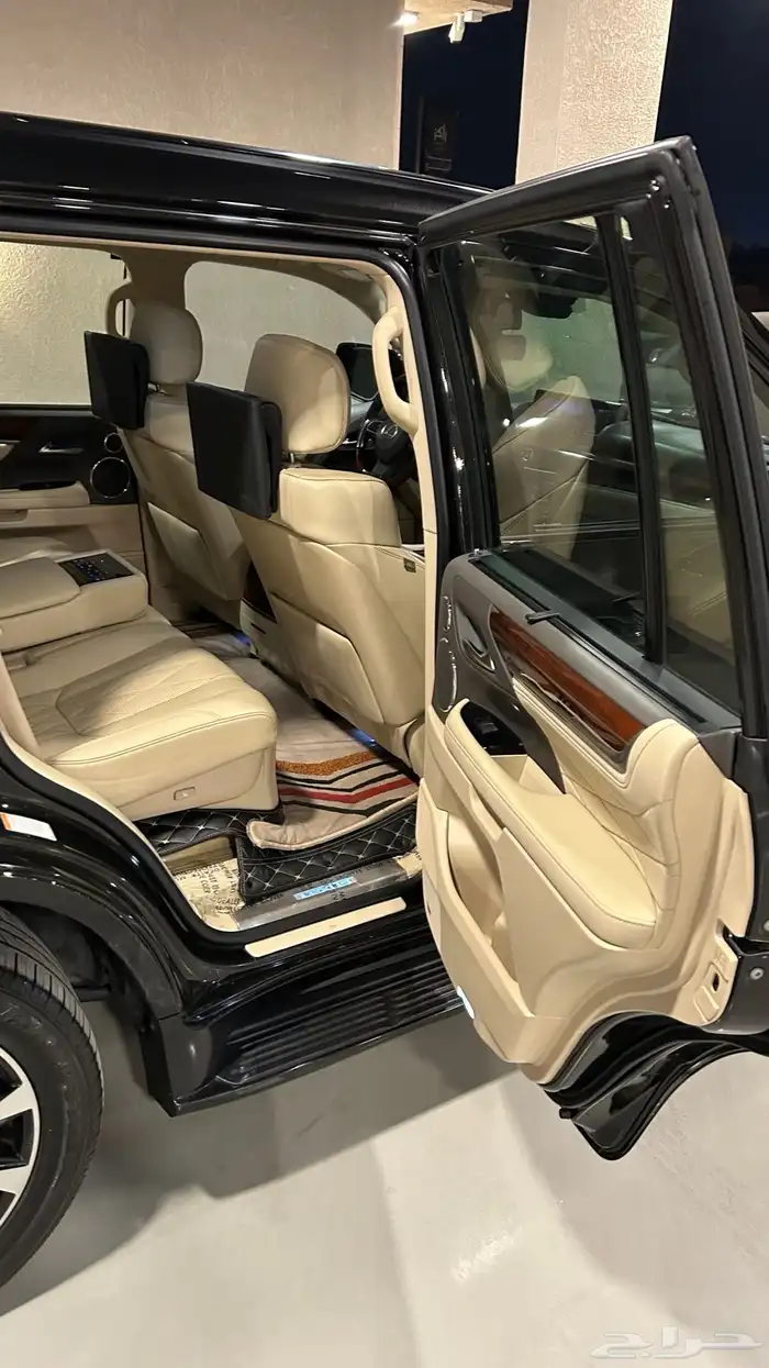 جيب لكزس 2021 بلاك اديشن بريمي 15