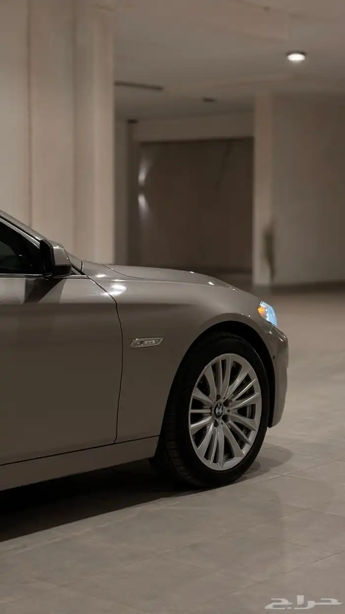 للبيع بي ام دبليو 550i الفئة الخامسة 7