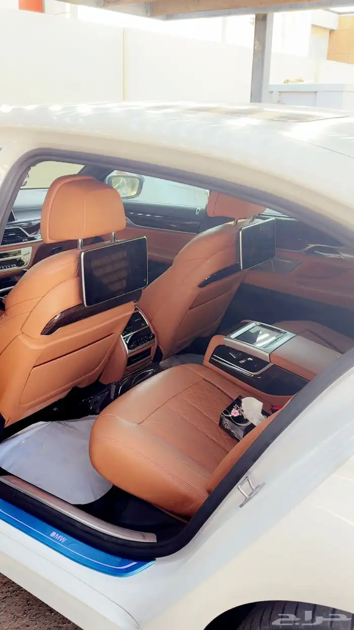 بي ام دبليو 2020 فئة 750 Li 6