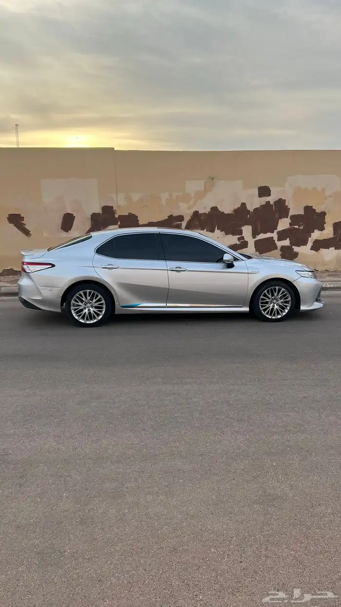 كامري هايبرد 8