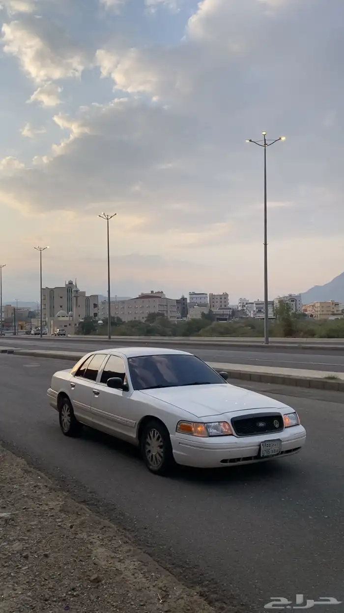 فورد فكتوريا 2004 امريكي 12