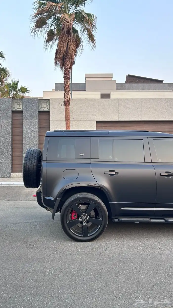 لاند روفر ديفندر x110 موديل 2022 الفردان 7