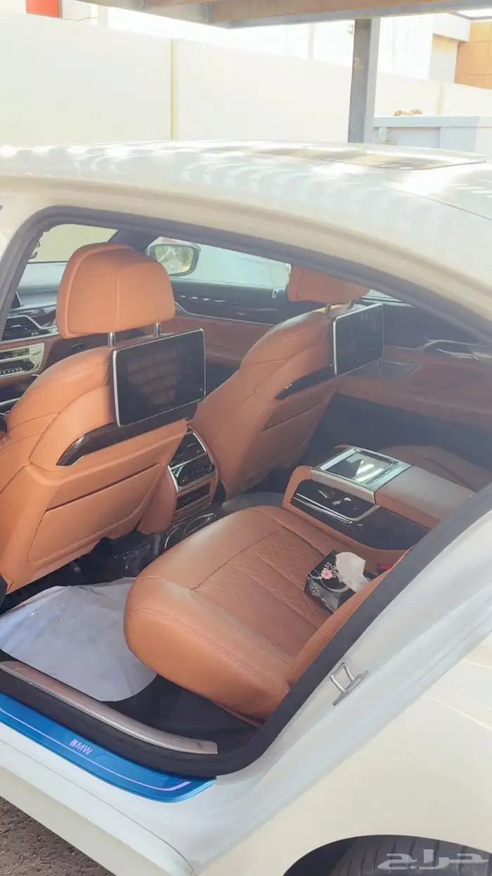 بي ام دبليو 2020 فئة 750 Li 7