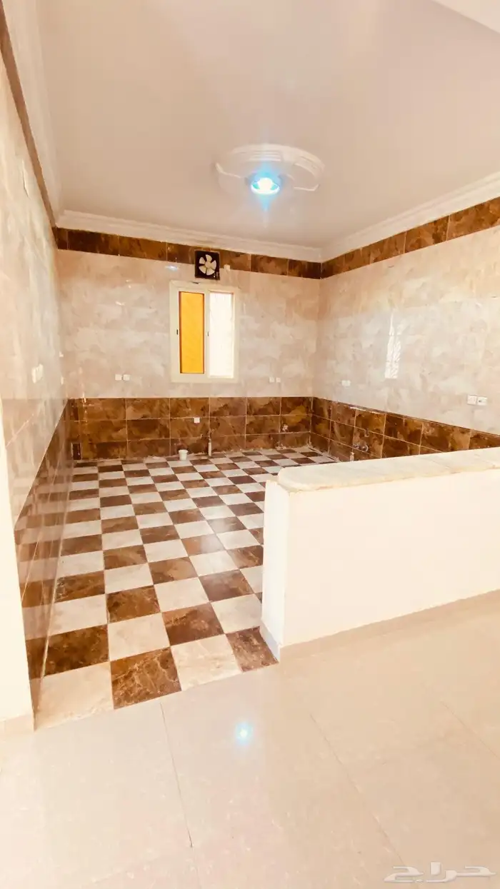 شقه للايجار 3 غرف وسطح 2 دورات مياه وصاله ومطبخ مخطط الوسام 5