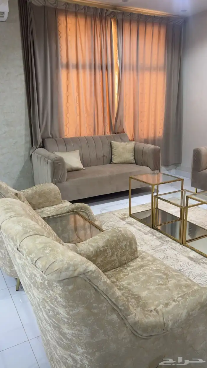 كنب لون بيج القماش مخمل 1