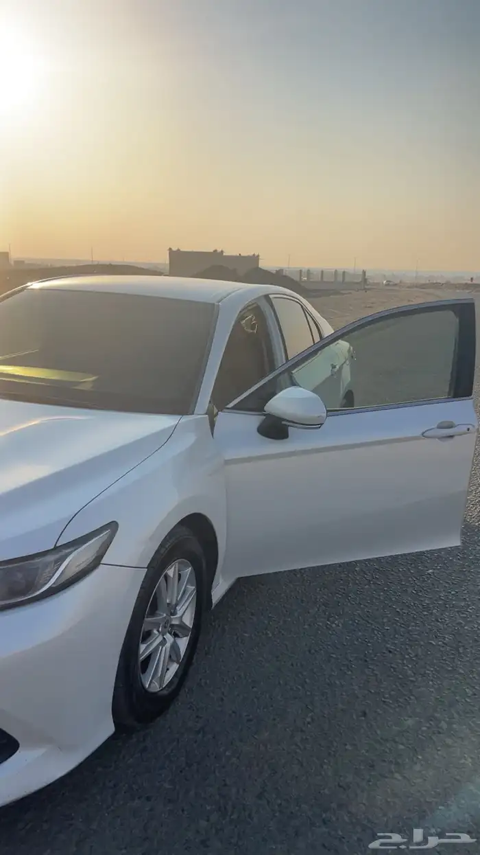 كامري 2018 LE بنزين نظيف جدا 7