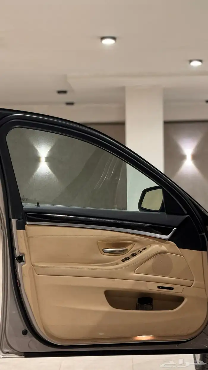 للبيع بي ام دبليو 550i الفئة الخامسة 26