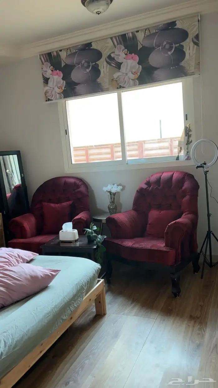 كرسيين وطاولة 1