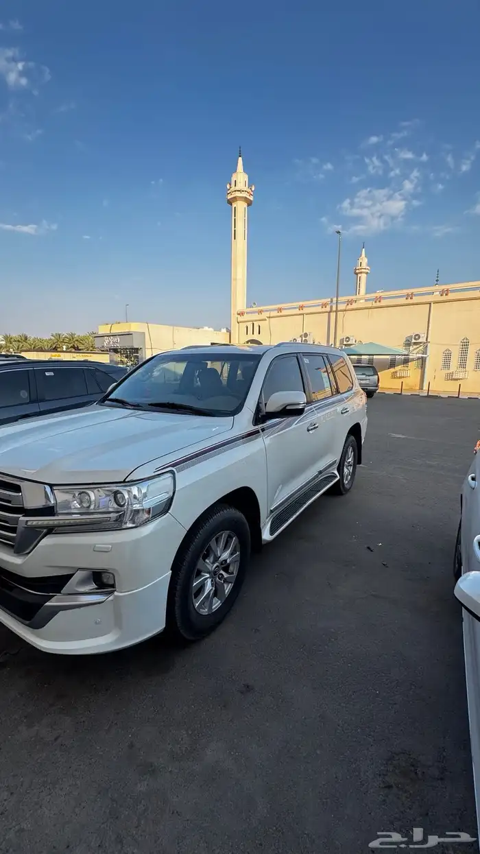 لاندكروزر 2019 فل كامل للبيع 1