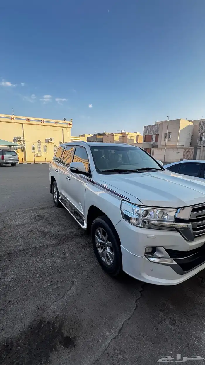 لاندكروزر 2019 فل كامل للبيع 4