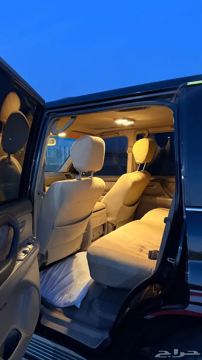 جيب 2001 اسود GX 10