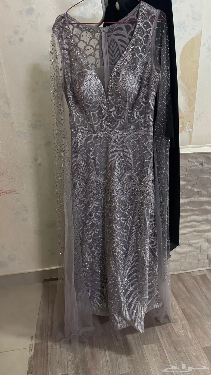 فستان ملكه استخدام ساعات 0