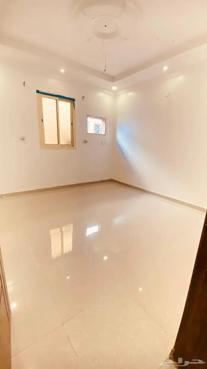 شقه للايجار 3 غرف وسطح 2 دورات مياه وصاله ومطبخ مخطط الوسام 15