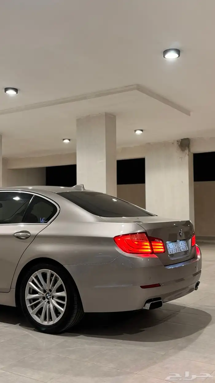 للبيع بي ام دبليو 550i الفئة الخامسة 1