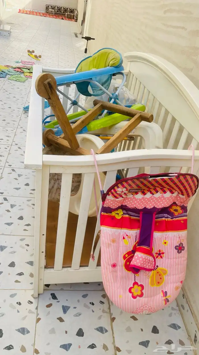 سرير و مشايه و كرسي اطفال للبيع مستعمل 0