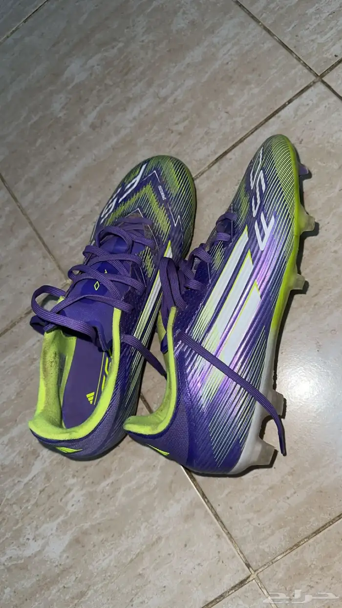 بوت آديداس اصلي مقاس 40.5 4