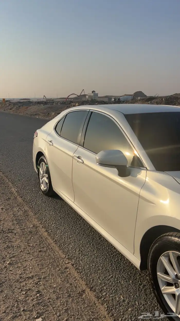 كامري 2018 LE بنزين نظيف جدا 5