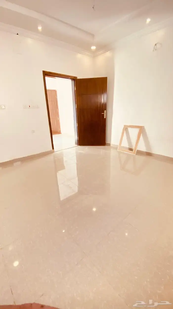 شقه للايجار 3 غرف وسطح 2 دورات مياه وصاله ومطبخ مخطط الوسام 14