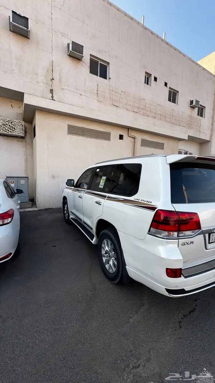 لاندكروزر 2019 فل كامل للبيع 2