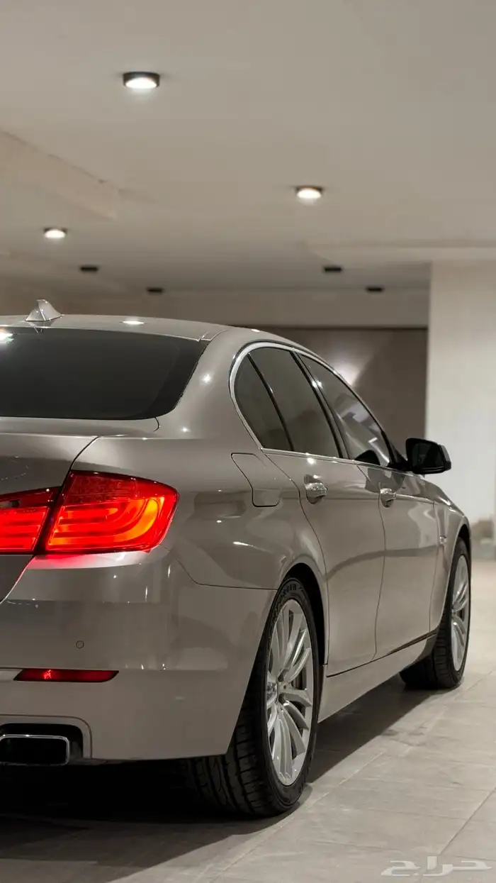 للبيع بي ام دبليو 550i الفئة الخامسة 14