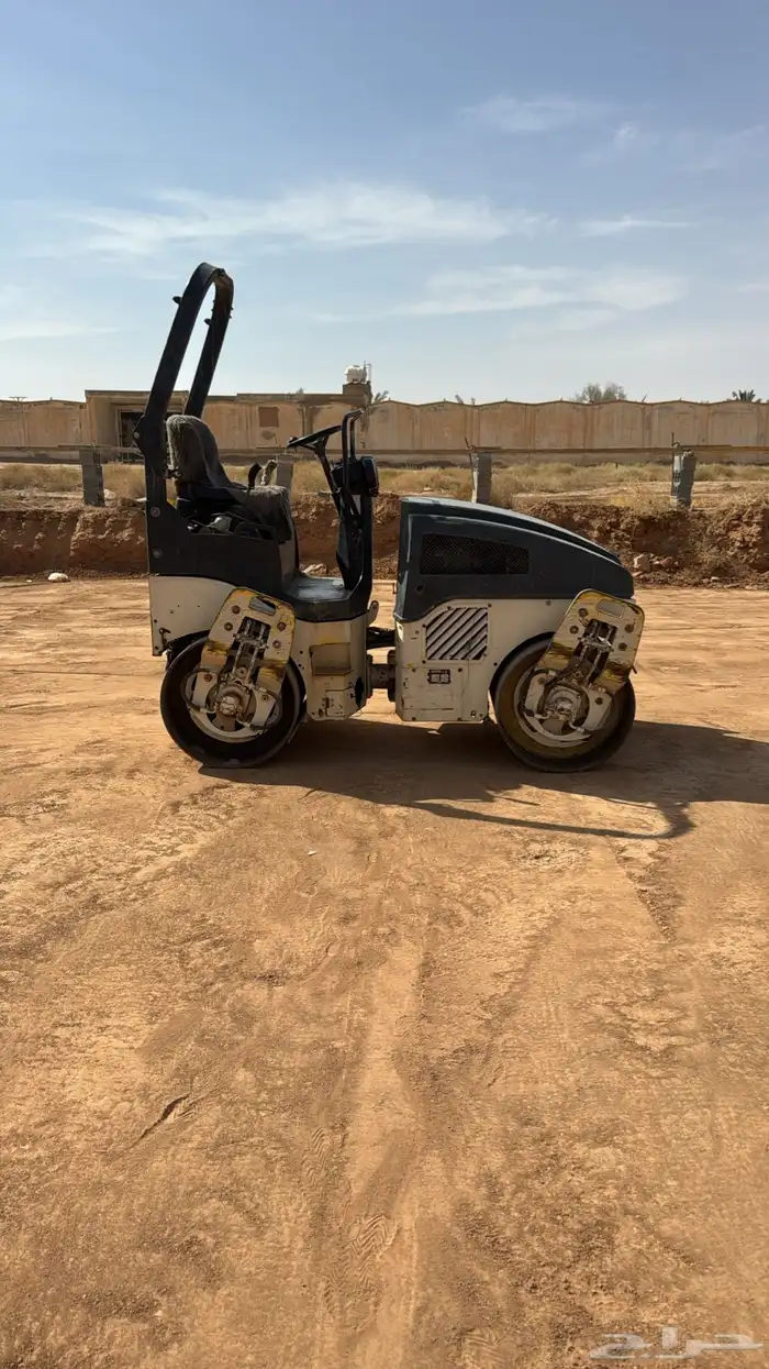 معدات الايجار اسفلت و تربة 4