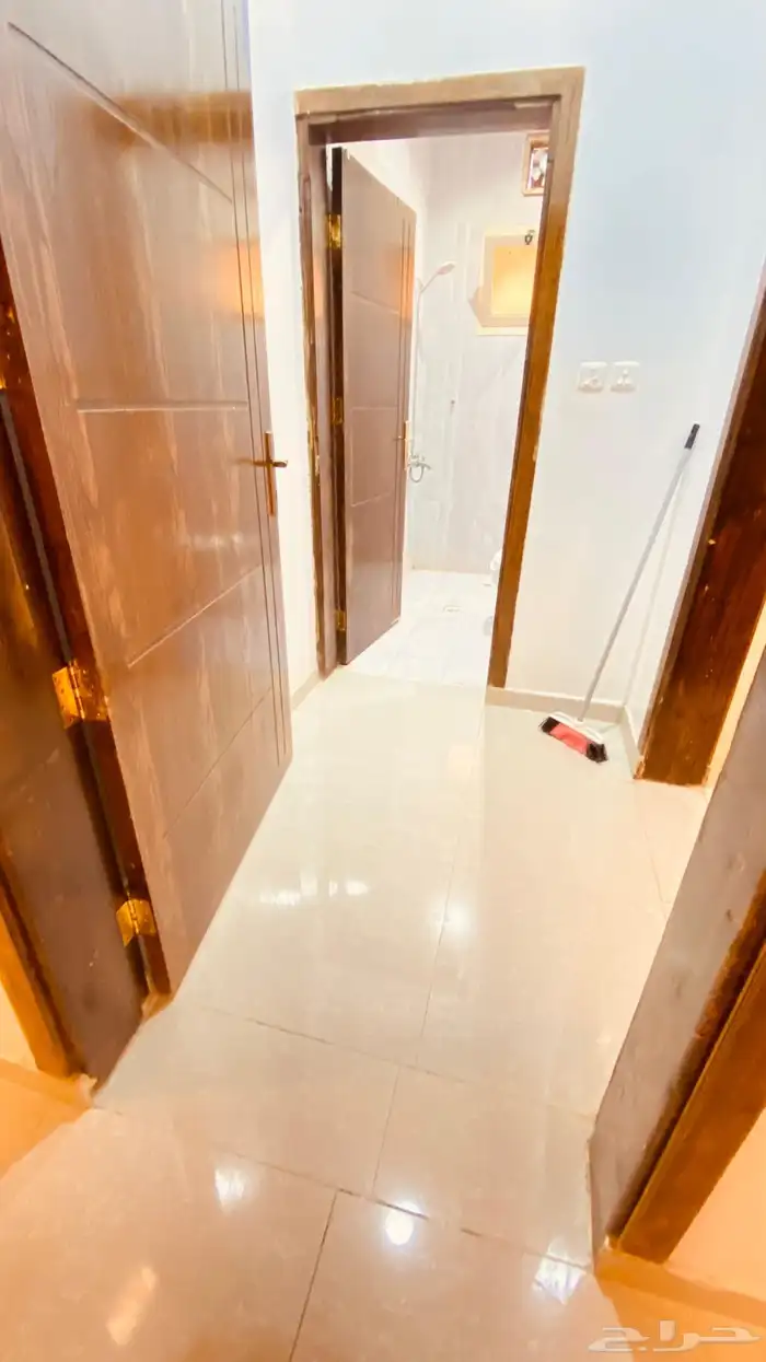 شقه للايجار 3 غرف وسطح 2 دورات مياه وصاله ومطبخ مخطط الوسام 4