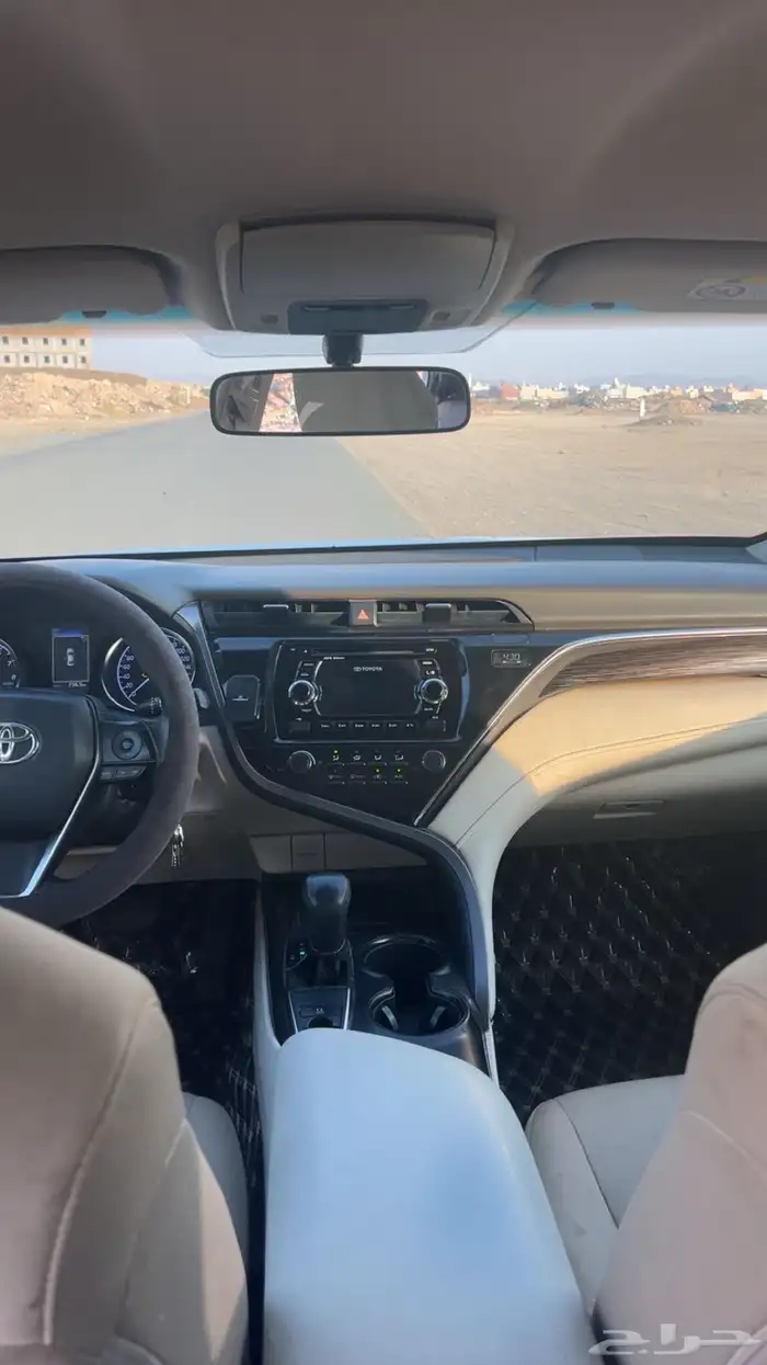 كامري 2018 LE بنزين نظيف جدا 4