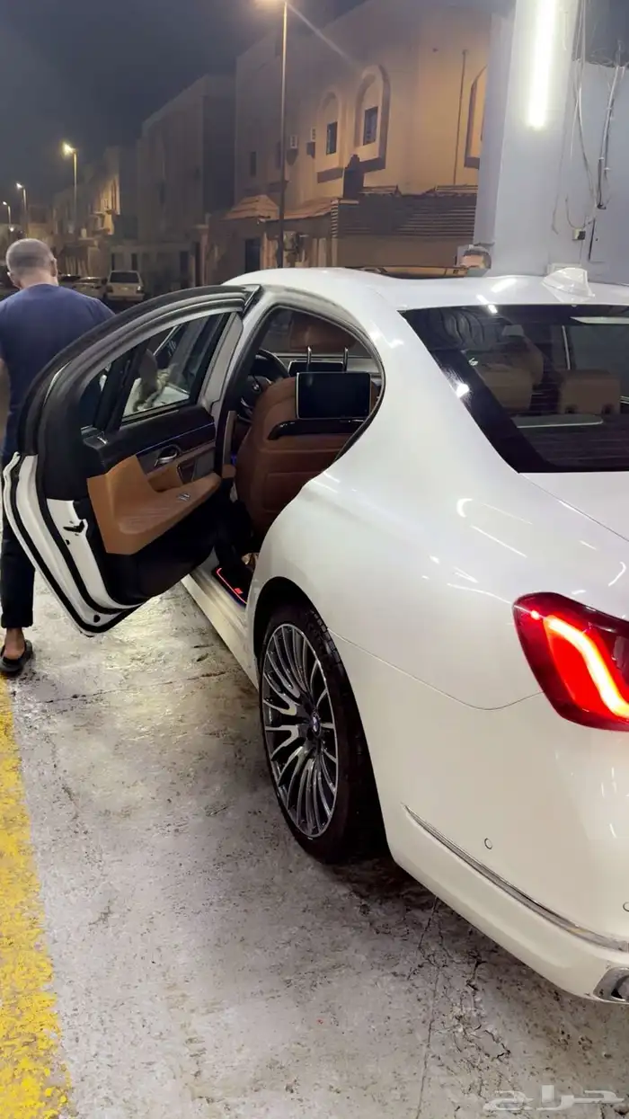 بي ام دبليو 2020 فئة 750 Li 10