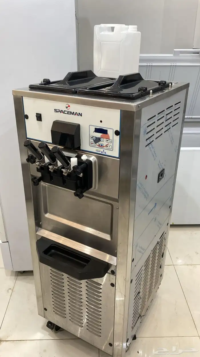 محل عصيرات للتقبيل لعدم وجود عمالة 11