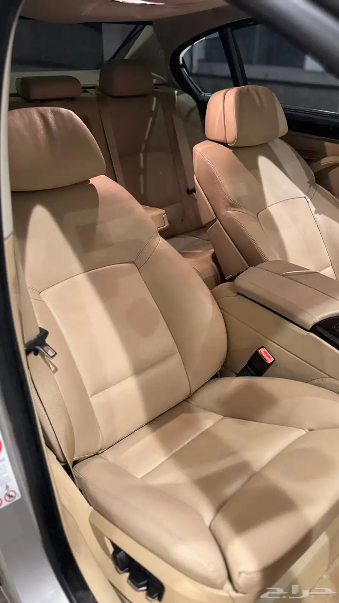 للبيع بي ام دبليو 550i الفئة الخامسة 31