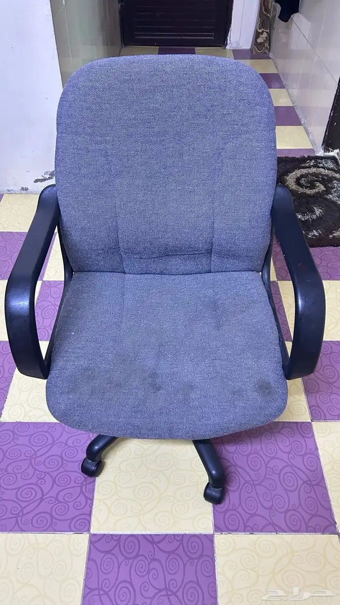 طاولة مكتبية مع كرسيين 3