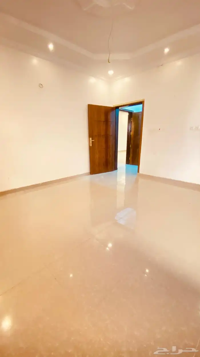 شقه للايجار 3 غرف وسطح 2 دورات مياه وصاله ومطبخ مخطط الوسام 17