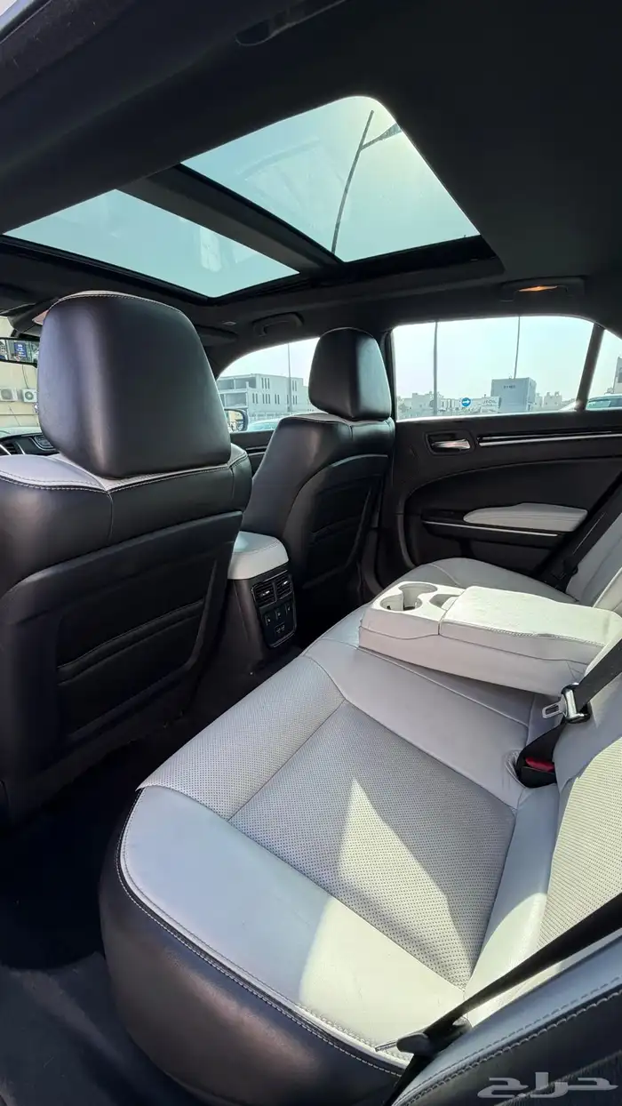 للتنازل كرايسلر 2021 300S ابيض بدون مقابل 20