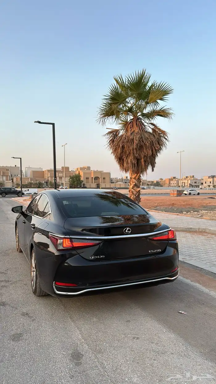 لكزس ES250 موديل 2021 نظيفة جدا  مالك ثاني 4