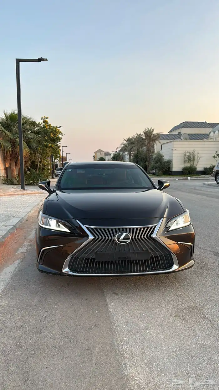 لكزس ES250 موديل 2021 نظيفة جدا  مالك ثاني 1