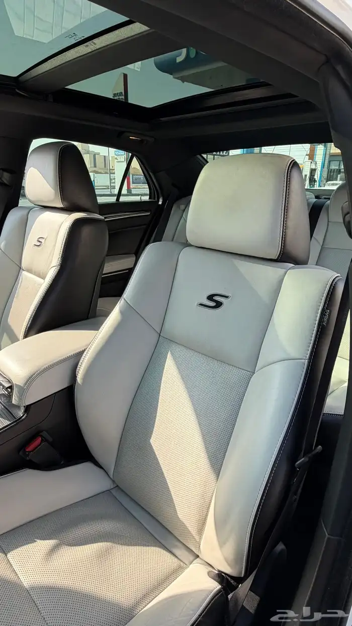 للتنازل كرايسلر 2021 300S ابيض بدون مقابل 17