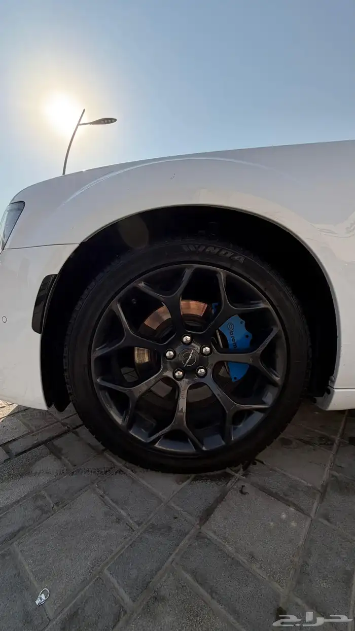للتنازل كرايسلر 2021 300S ابيض بدون مقابل 12
