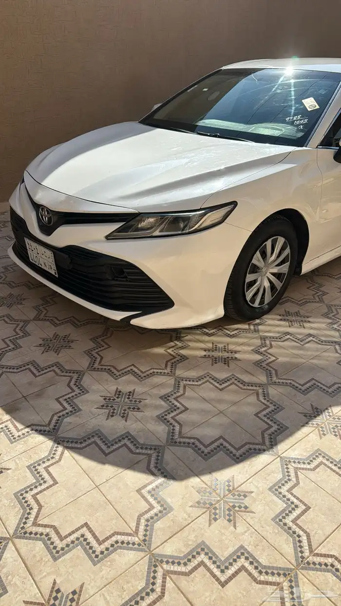 كامري 18 ستاندر ابيض . 1