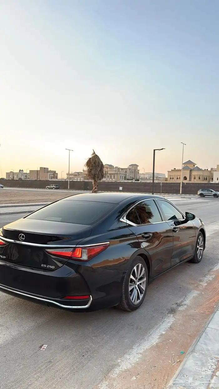 لكزس ES250 موديل 2021 نظيفة جدا  مالك ثاني 3