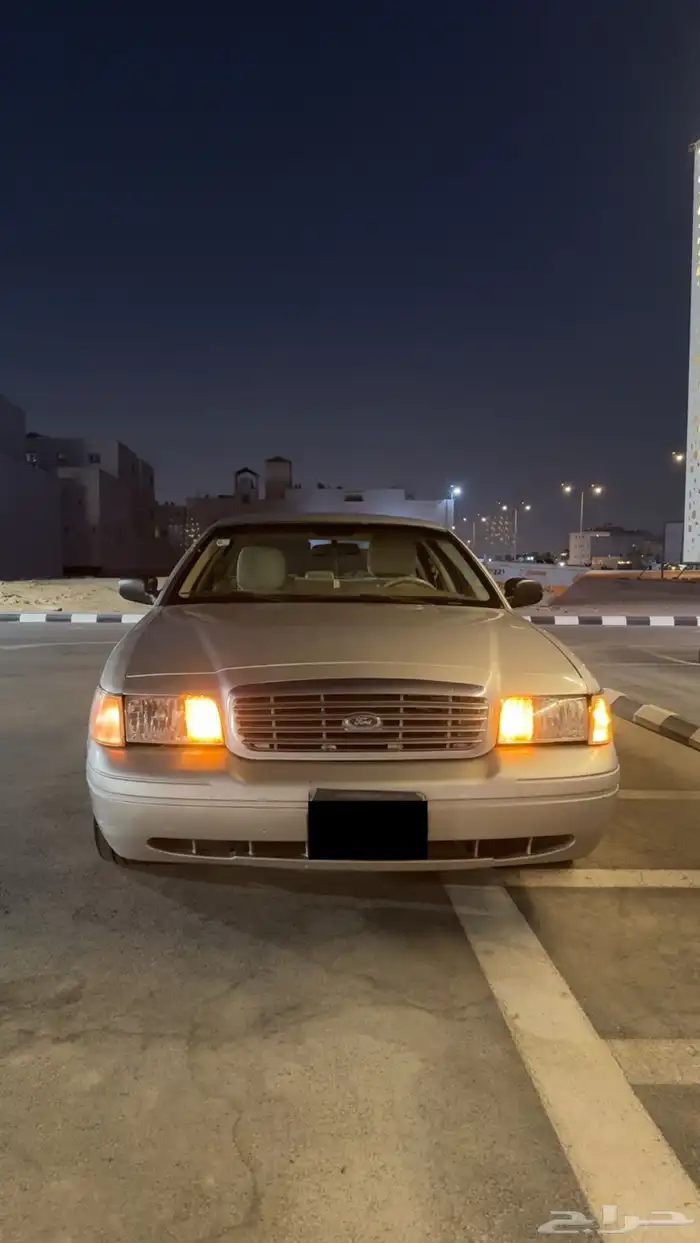 للبيع فورد كراون فيكتوريا 2011 فضي 3